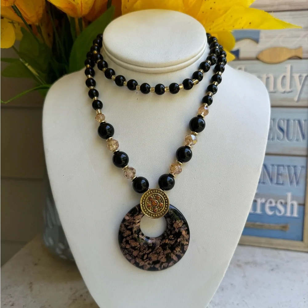 BLACK GLASS BOHO NECKLACE